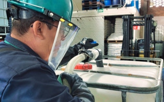 Manejo con equipo de químicos